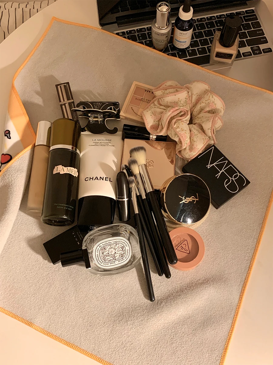 旅行中に化粧品を壊さず、持ち運びやすくするには？