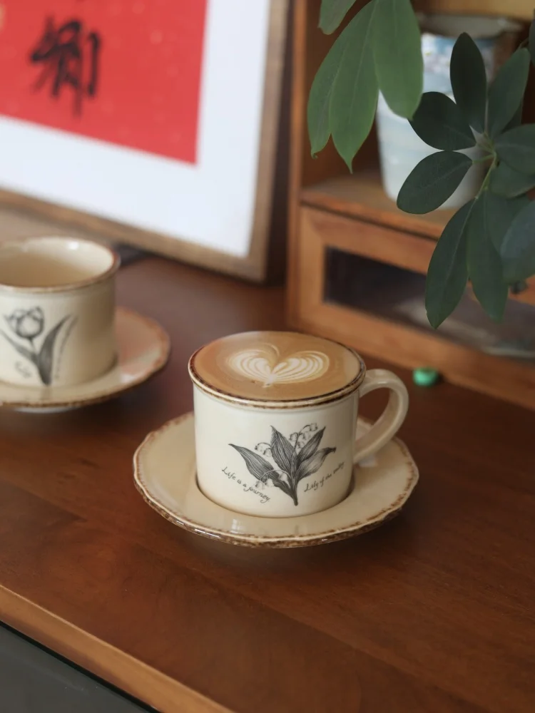 ヴィンテージ風変色陶器のコーヒーカップ：法式レトロデザインでカフェラテや手淹れを快適に