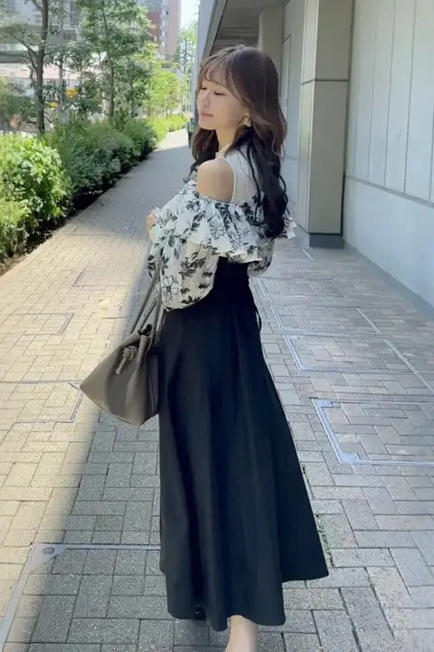 露肩デザインの花柄フリルスリーブドレス【ウエスト絞り・女性用】