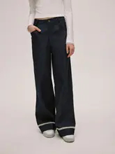 デニム風生地とレースデザインのストレートパンツ【秋用・スリムフィット・女性用】（セットアップ対応）