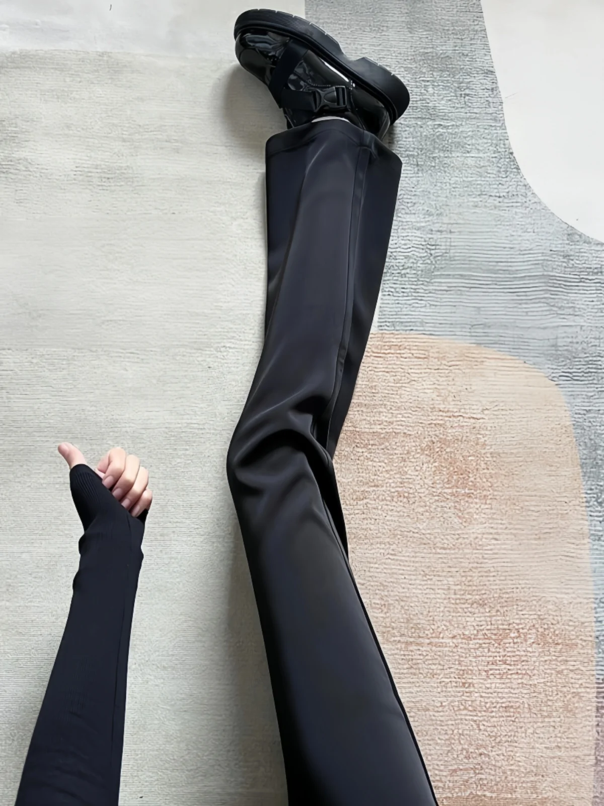 チノスカートとパンツのシルエットで悩むなら、ハイウエストチノパンが解決する？
