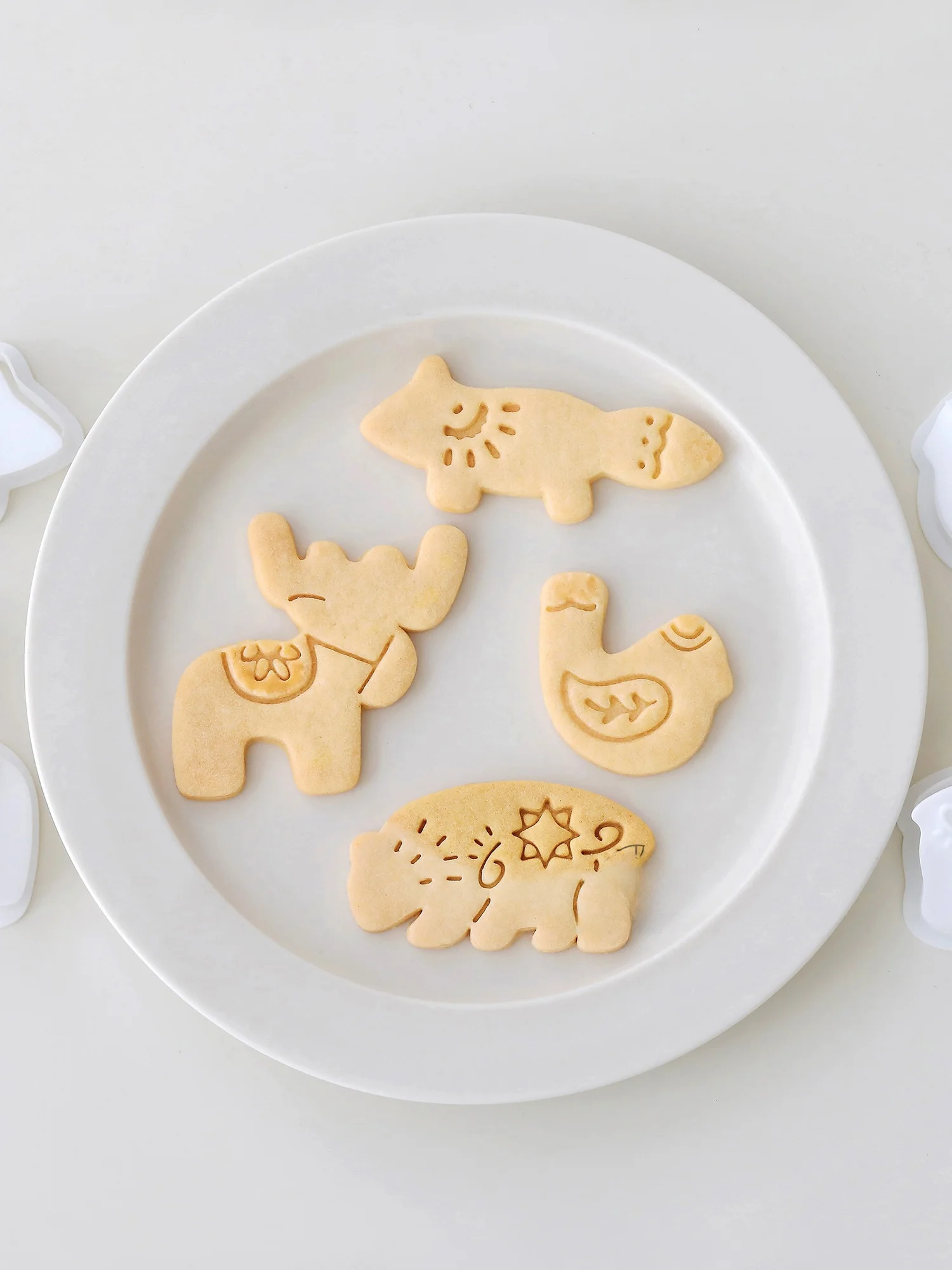 クリスマステーマの動物型クッキー型：鹿・クマ・狐・鳥のデザインで楽しめる家庭用バージョン