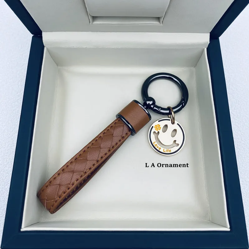 11月に使えるモチーフは？スマイルキーリングが今季の心に届く理由