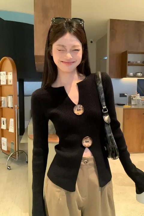黒Vネック長袖ニットトップス【女性用・フィット感・秋用】