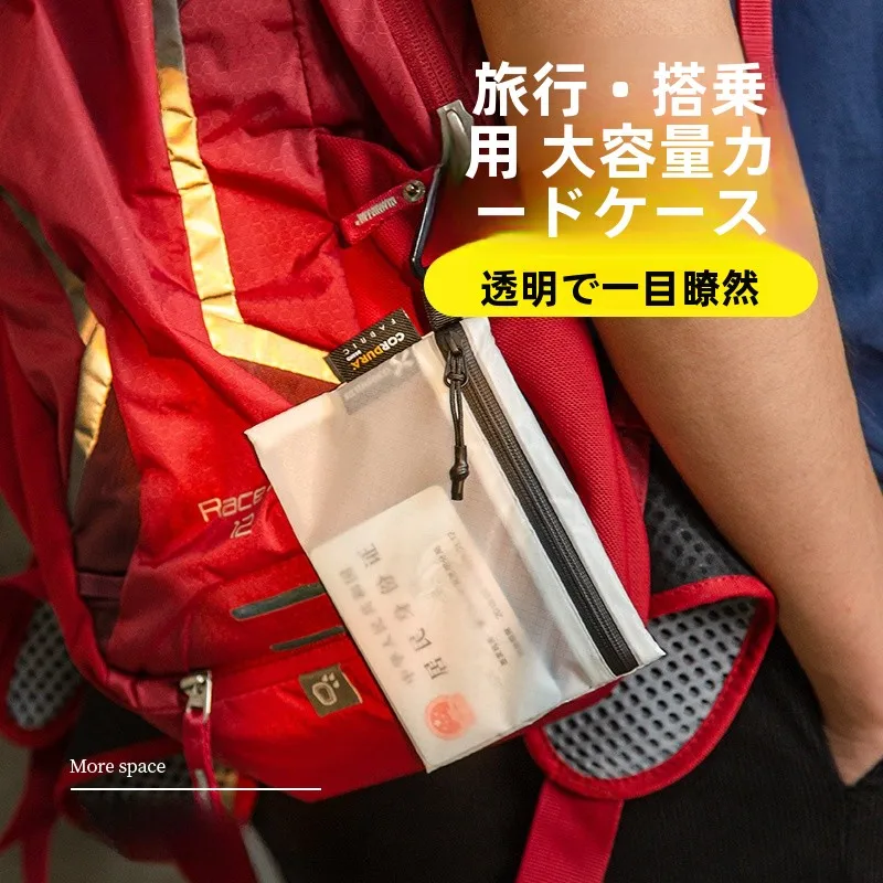 多機能パスポートケース：旅行に持っていくと便利なものとしての実用性と収納力
