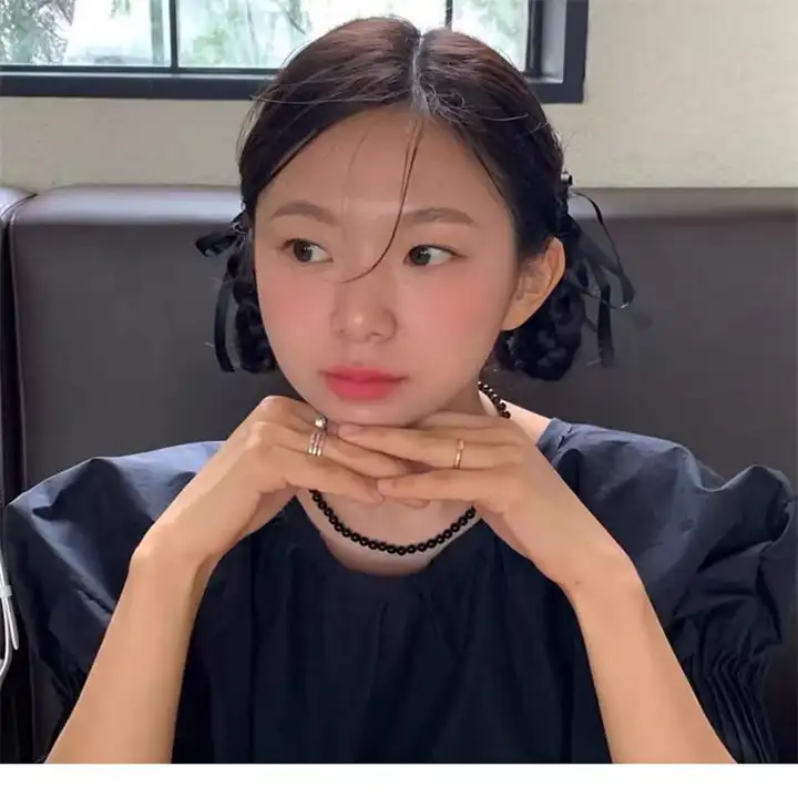 黒と青のビーズネックレス【シンプルなデザイン・鎖骨チェーン・ファッションスタイル】