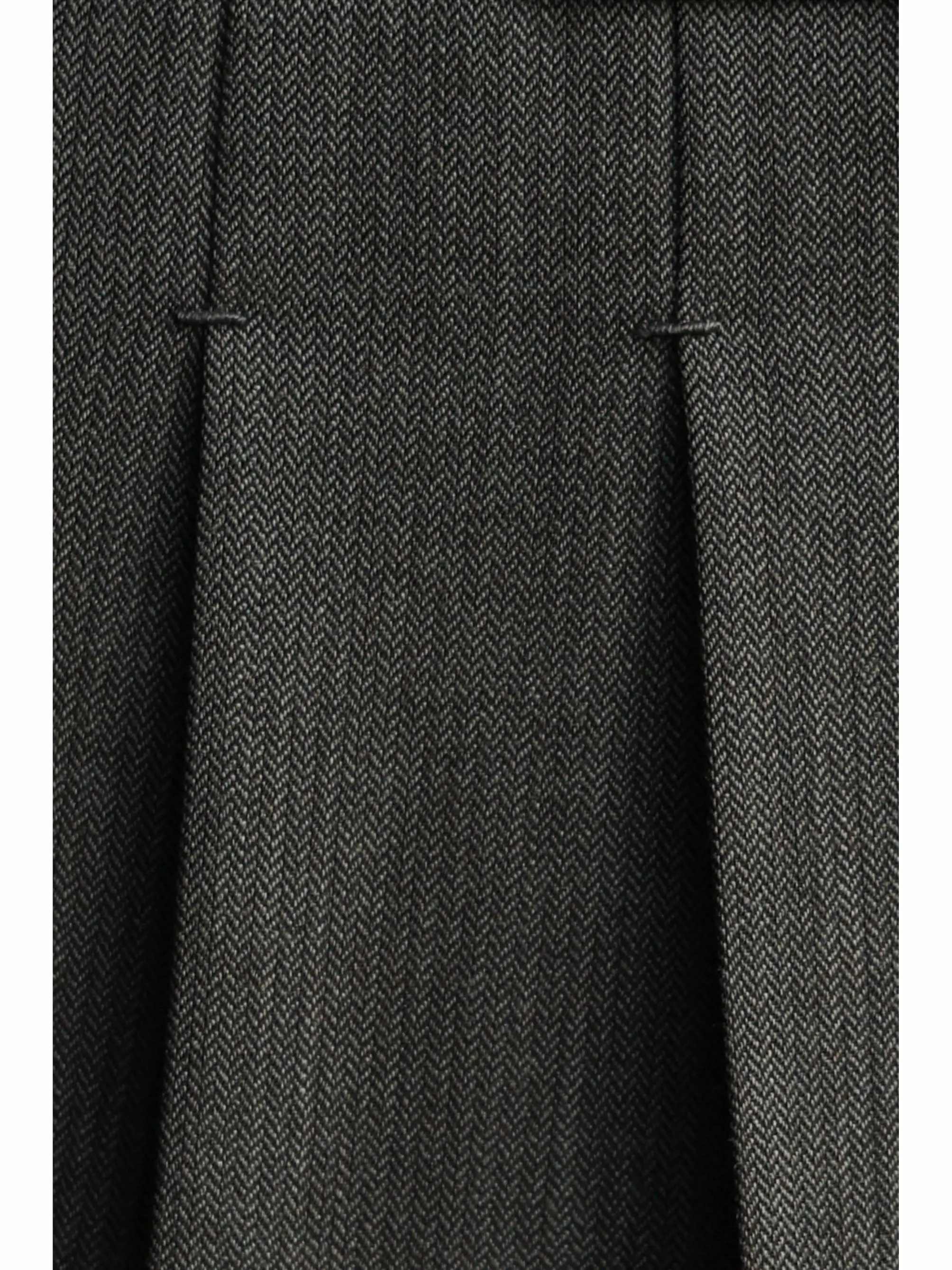 グレー 制服 は なぜ人気なのか？その本質を、1本のパンツで解き明かす