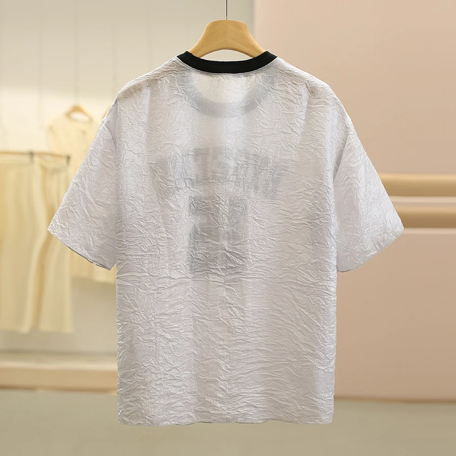 デザイン性のある皺加工Tシャツで失敗しない夏の着こなしは？