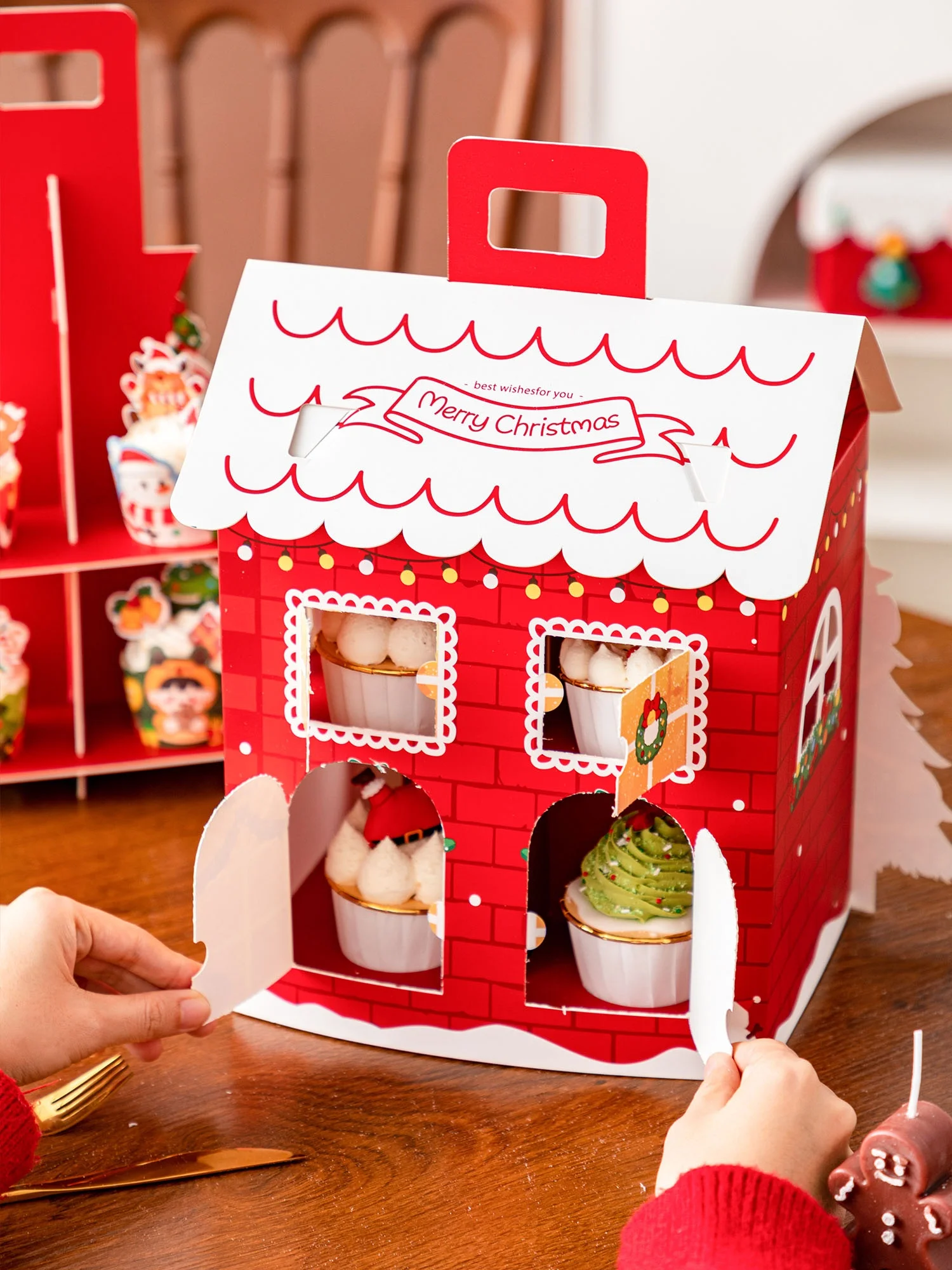 クリスマスデザインのカップケーキ用包装ボックス：妻への贈り物としての実用性と使い勝手
