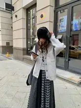 極上の柔らかさのバルキーVネックニットカーディガン【秋冬・した雰囲気】