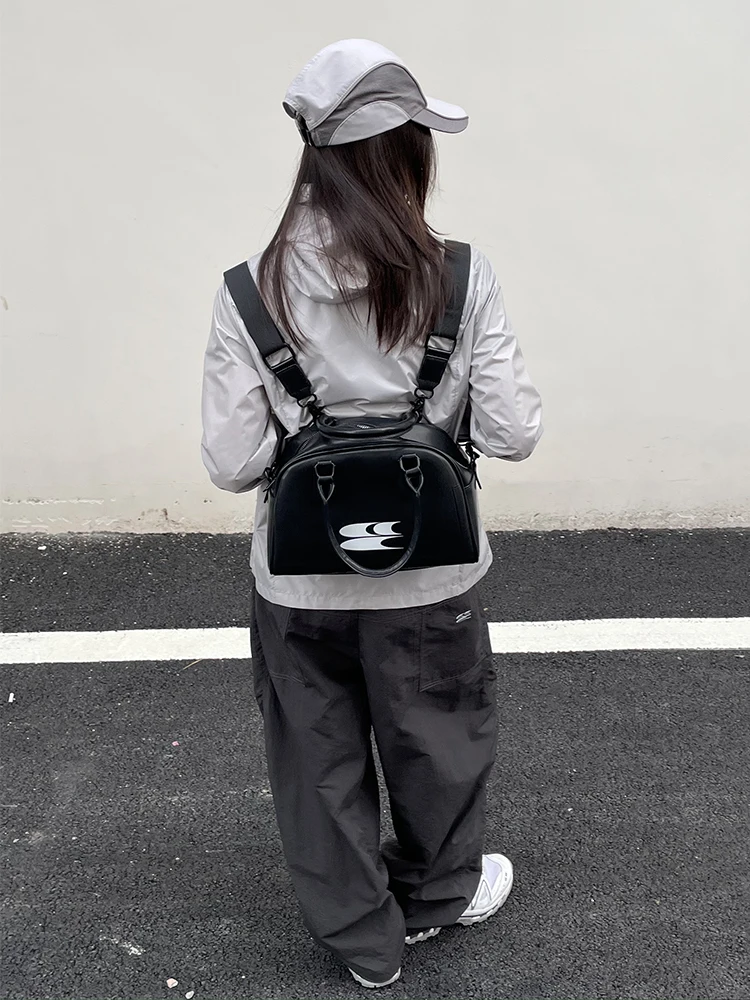 2泊3日の旅にぴったり？コッチやグッチと比べて、クラシックロゴボストンバッグはどんな違いがあるの？