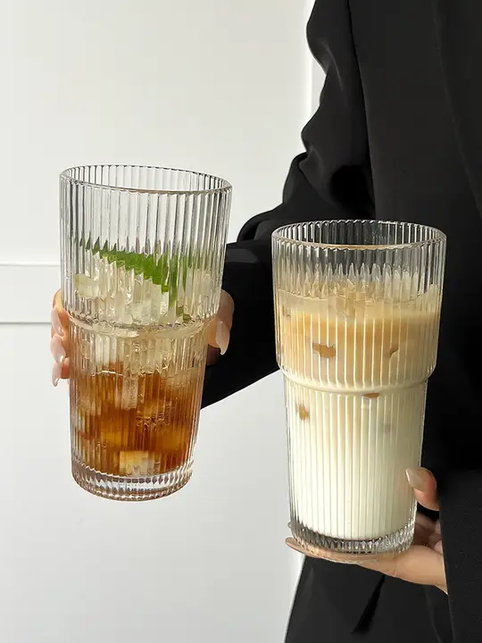 大容量カバー付きストロー付きガラスカップ【縦ストライプ・冷飲用・果汁・コーヒー】