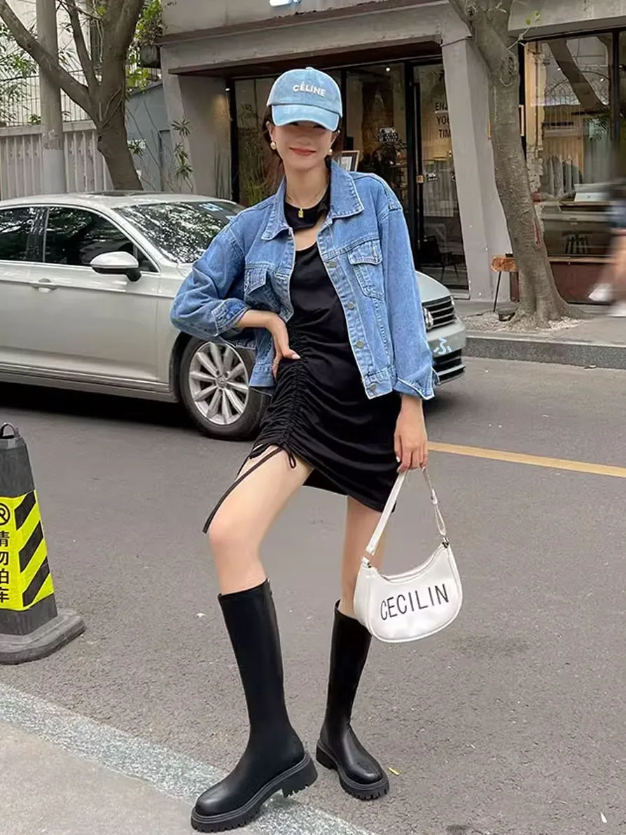 厚底内増高ロングブーツ：膝下丈のスリムシルエットが日常に合う理由