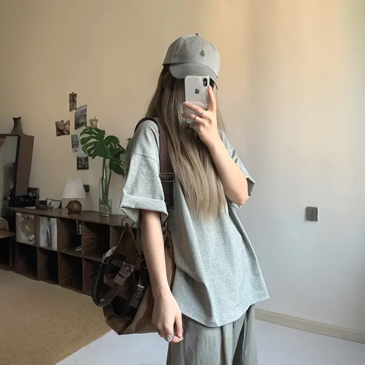 灰色のコットン半袖Tシャツ【感・夏向け・無地】