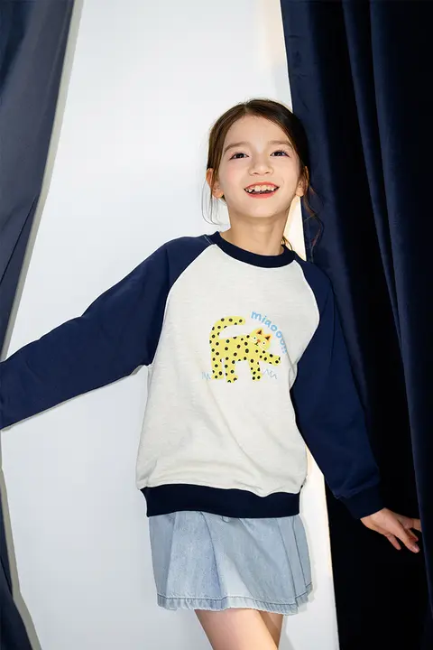 ポルカドットキャットデザインの子供用ラウンドネックサーマルスウェット【極上の柔らかさ・春用・プリントTシャツ】（セットアップ対応）