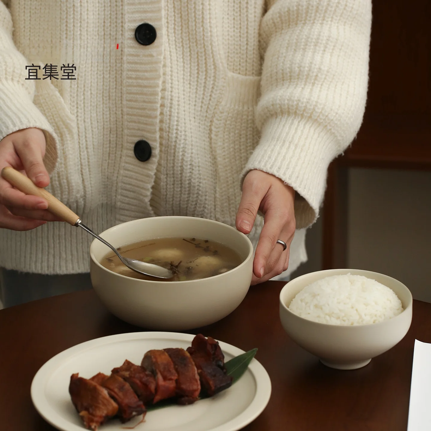 一人暮らし新生活をだけで揃えたら総額いくら？　陶製スープボウルの実用性と設計特性