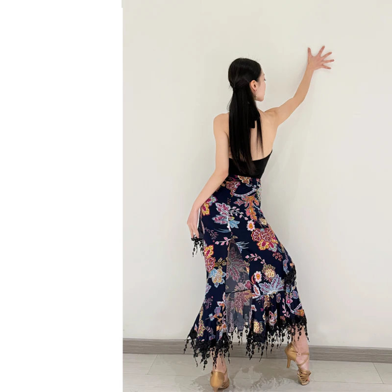 後ろスリットデザインのレースフレアスカート：ラテンダンスに最適なヒップカバー機能を備えたロングスカート
