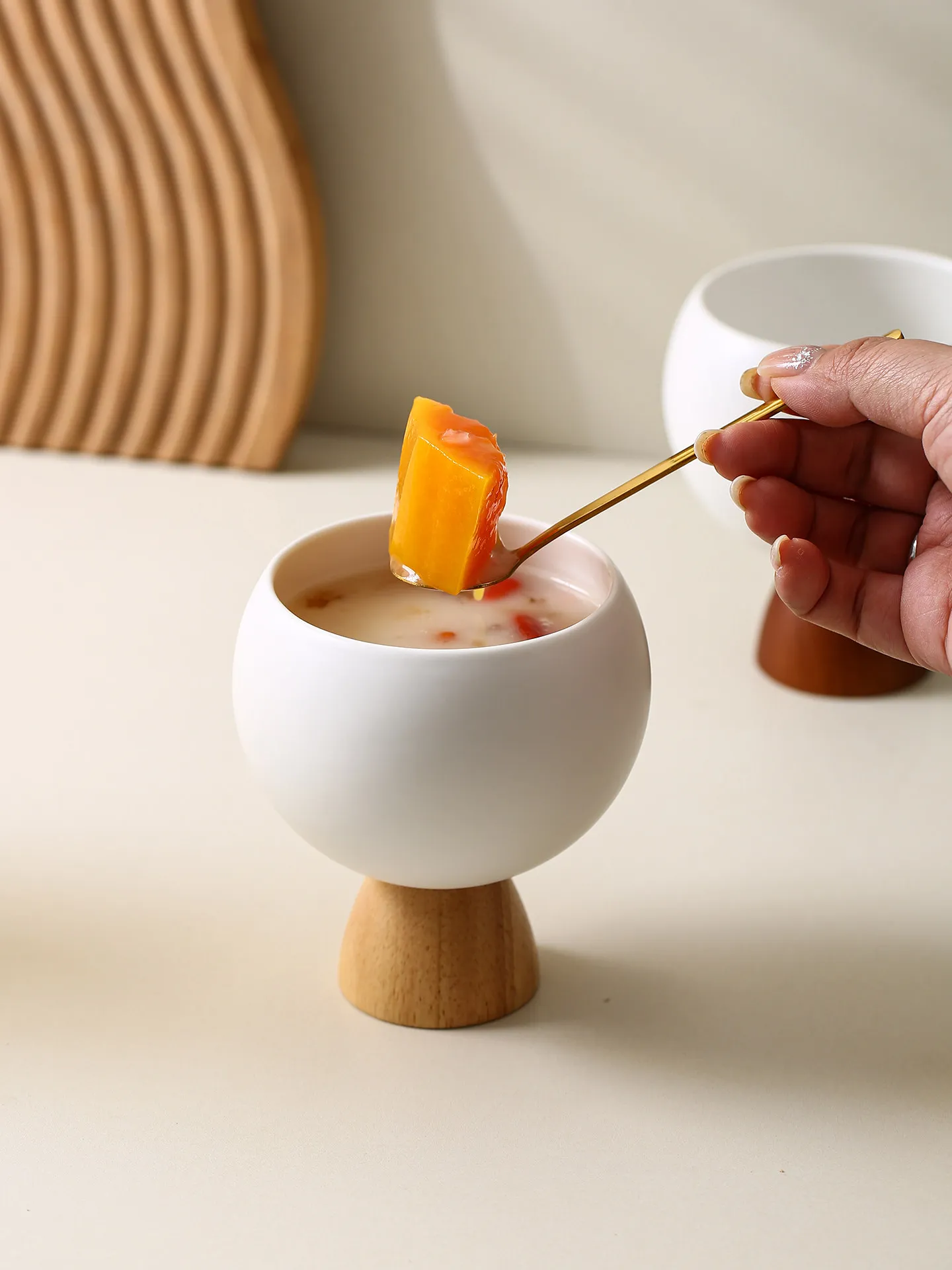 お菓子カップ容器を選ぶときに迷うのは、本当に「見た目」なのか？