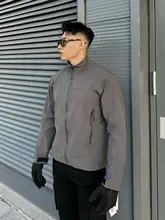 機能的なタクティカルジャケット【防風・防水・透湿・多ポケット】