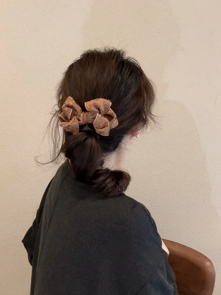 ショートカット ヘアバンド とは？厳選4選で、日常のスタイルに自然に溶け込む方法
