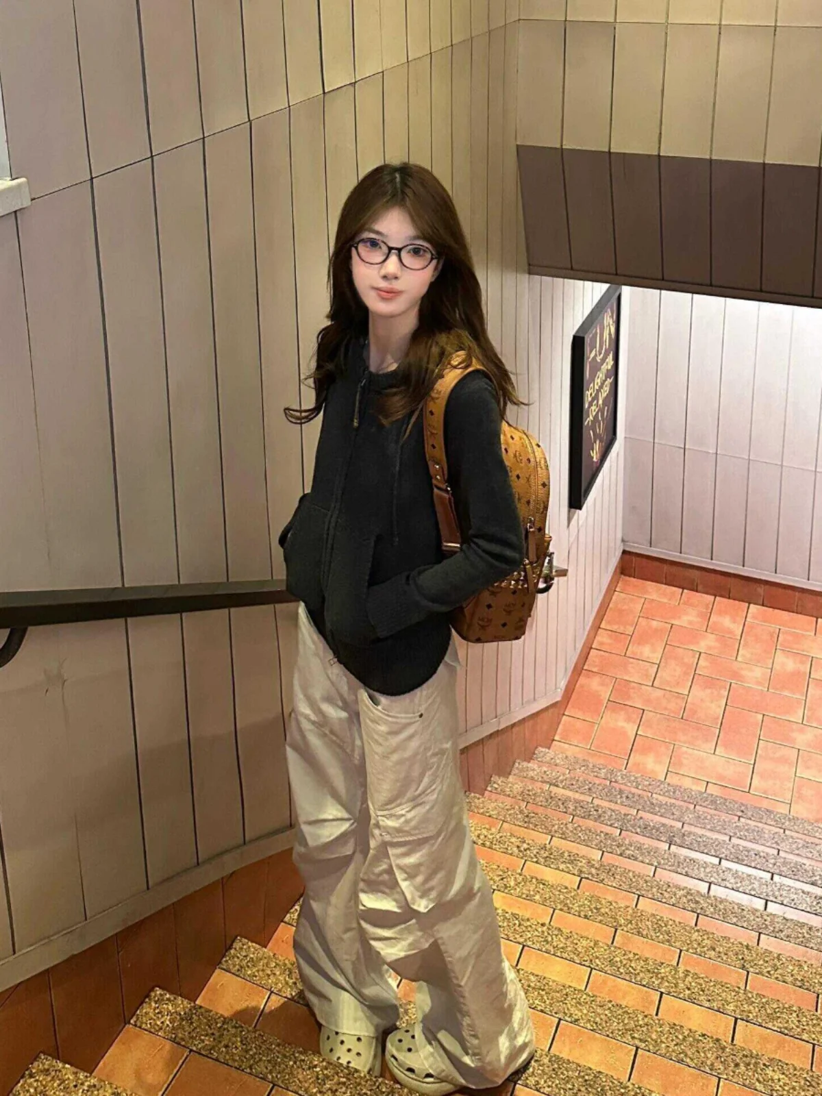 女性ワークパンツ ロングストリート ベージュ 多ポケット ヴィンテージスタイル