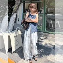 夏にぴったりな感の麻製キャミソールとストライプのワイドパンツのコーディネート（セットアップ対応）