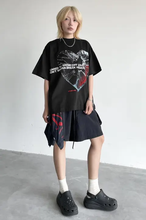 夏のトレンド！ユニセックス Tシャツ【ハートプリント・ルーズフィット・柔らかな生地】