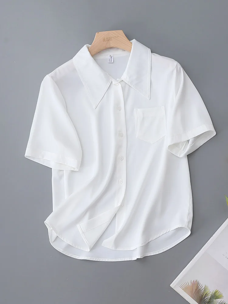 通勤の日常を軽く、すっきりに。事務服ブラウスの選び方ってどうすればいいの？