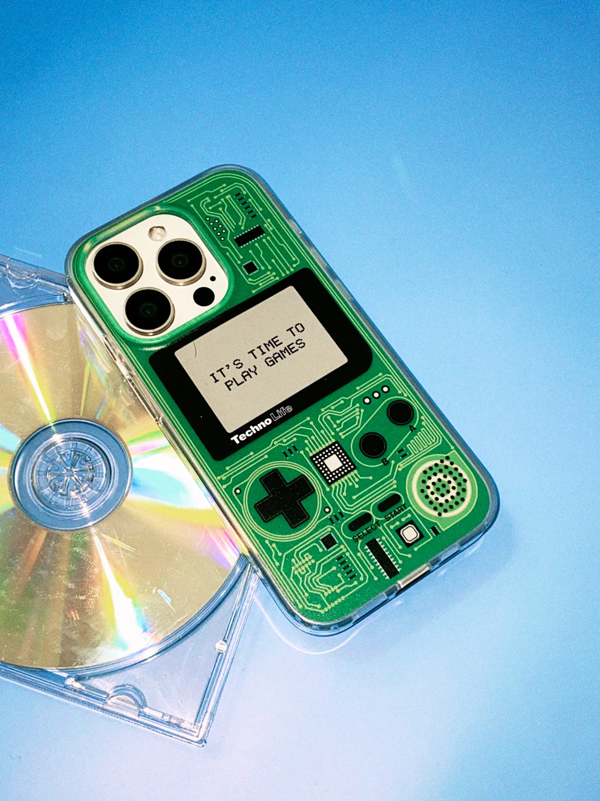 retroid pocket 5 は美式レトロデザインでiPhoneを保護しながら5G対応