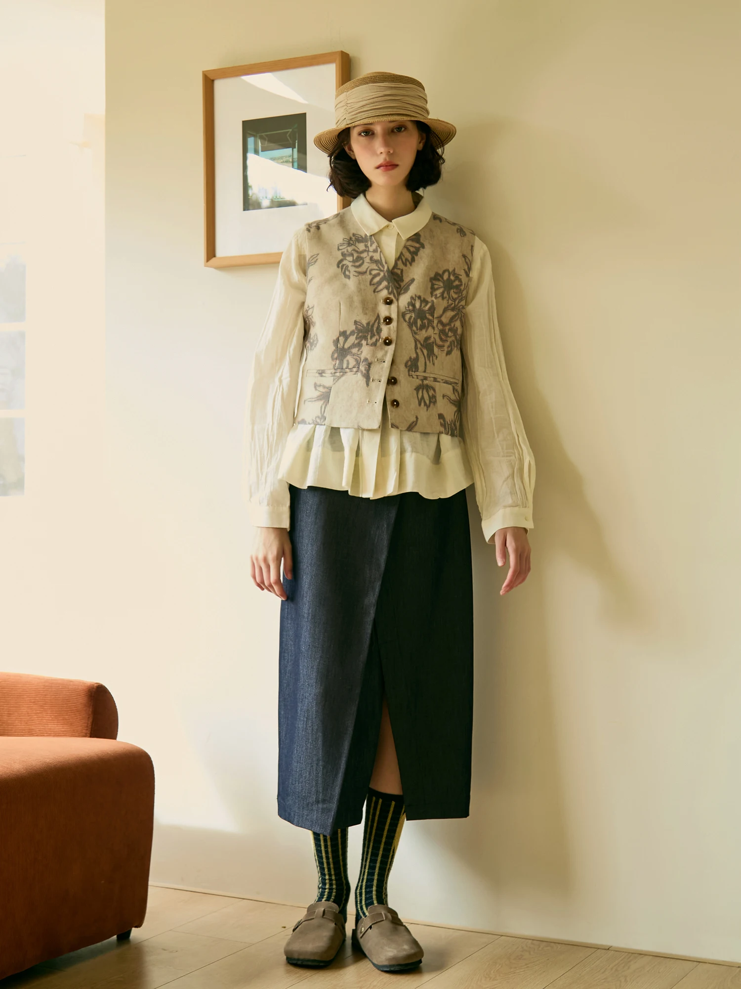 engineered garments 中古 で失敗しない選び方は？アートプリントのレトロ風ノースリーブジャケットが教えてくれたこと