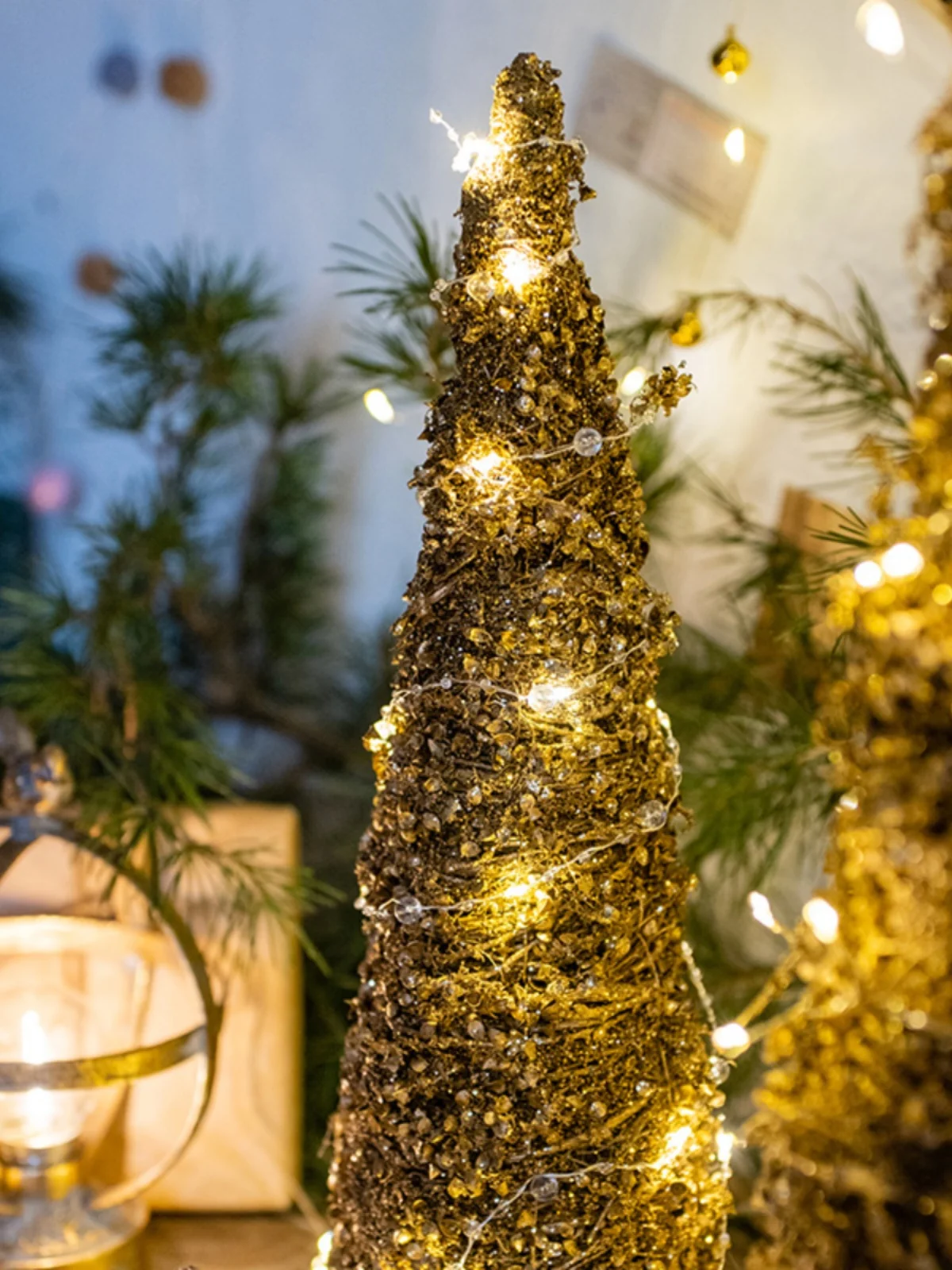 クリスマスの職場で気遣いを表すには、どんな装飾品がおすすめ？