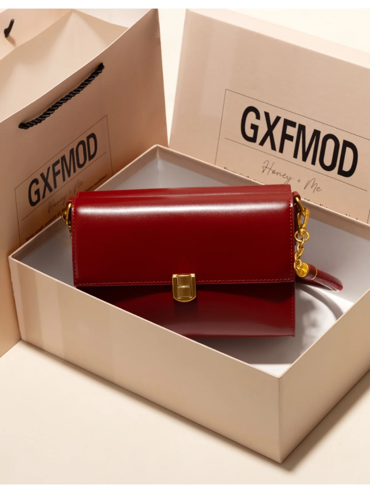 1枚でもオシャレなレディースショルダーバッグ：GXFMODのヴィンテージスタイル小方包