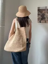 ラフィア草の手編みトートバッグ【ビーチ・肩掛け・ファッショナブル】（セットアップ対応）