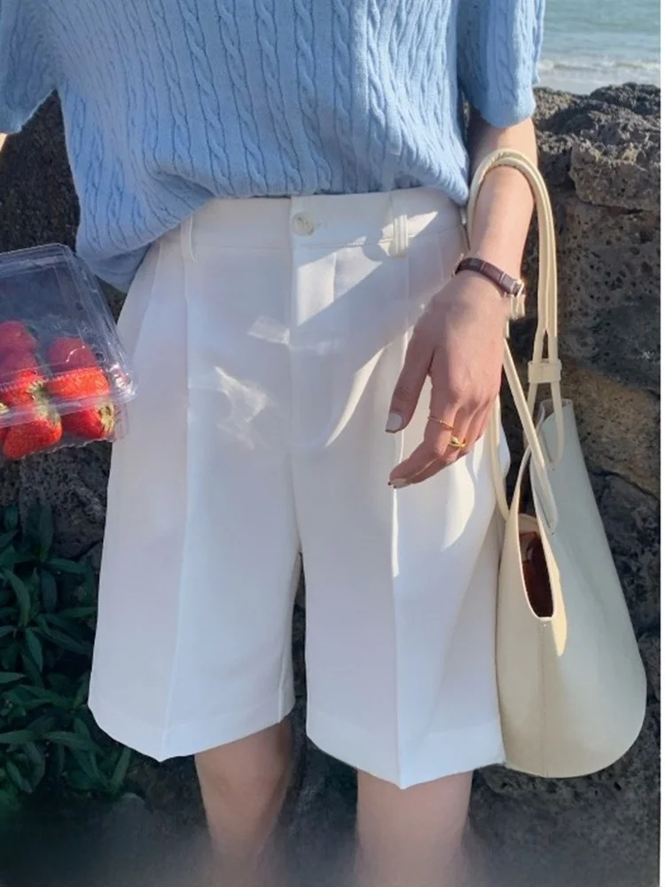 大人可愛い服 40代コーデの完全ガイド｜ハイウエストショートパンツの着こなし術