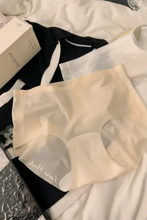 夏用薄手の極上の柔らかさ！無痕デザインのトライアングルパンティ【中腰・セクシー・字母プリント】