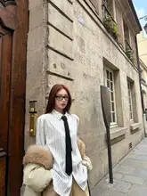 ブラックウールフェルトとレッドサテンストライプのネクタイ
