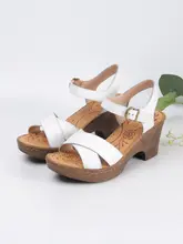 レトロデザインのバックストラップヒールサンダル【夏用・女性用・高級感】