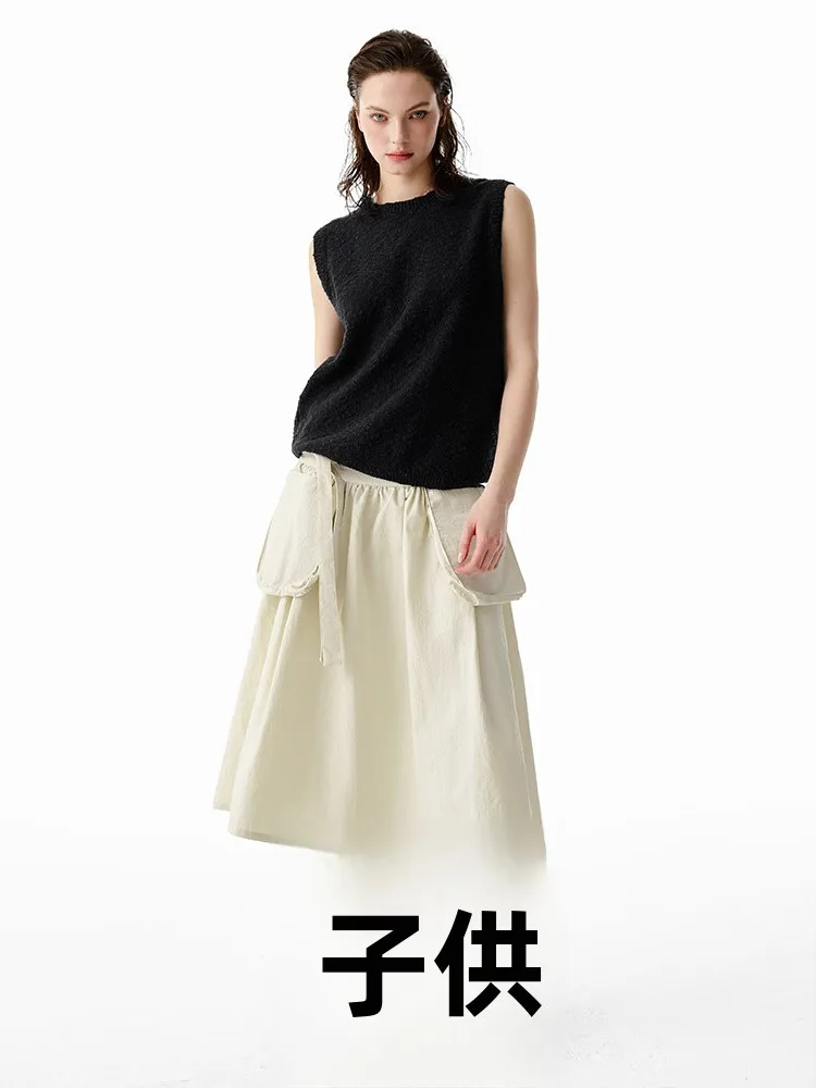 Y2Kファッションの意味を知れば、今こそ着るべき「ノースリーブニットトップス」は？
