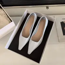 春夏用 牛革製 小猫ヒール ブラック ポインテッドトゥ パンプス【エレガントな通勤用】