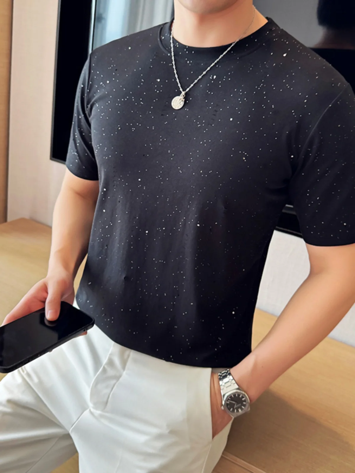 メンズの夏に欠かせないTシャツは、どう選ぶ？