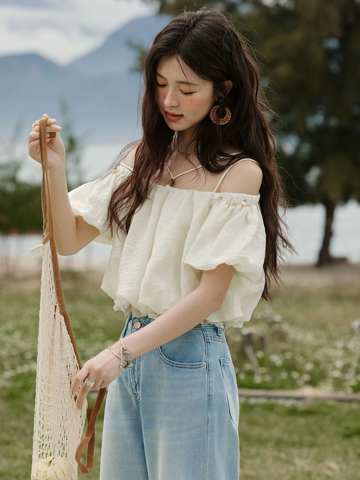 off shoulder を選ぶときに迷うなら、この1つのデザインが答えになる？