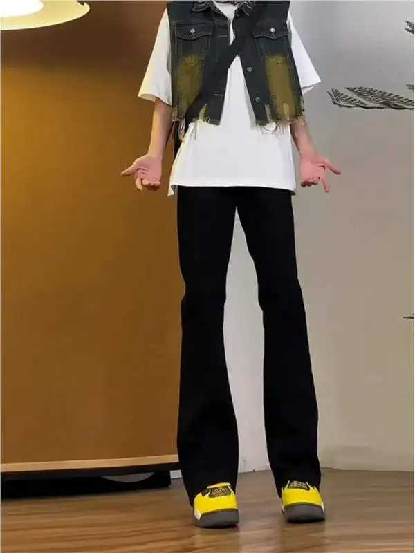 フレアパンツをメンズで着るって、どうやってうまくいくの？