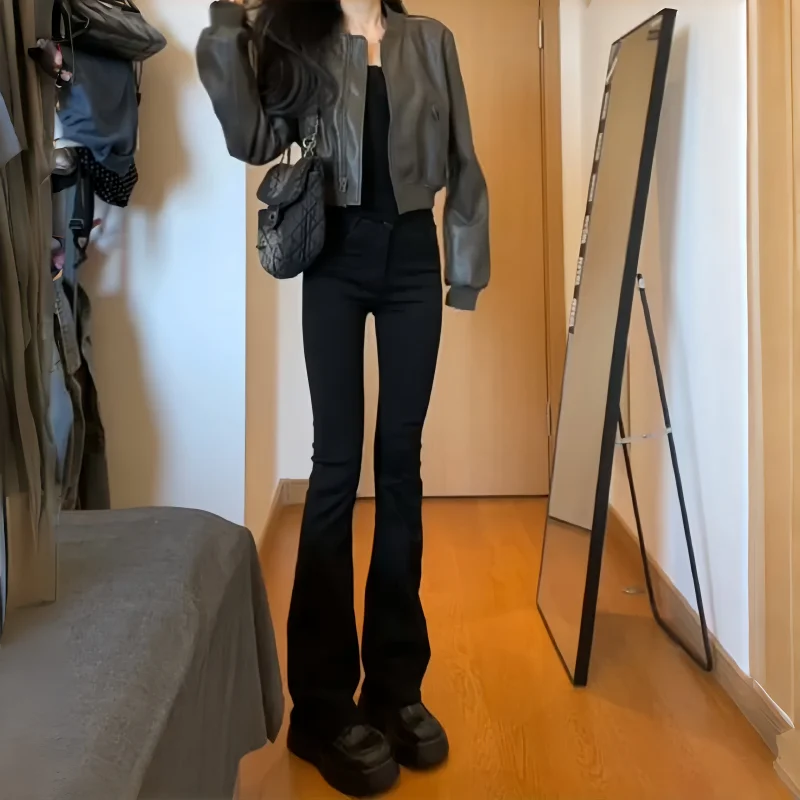 高身長用ストレッチデニムパンツ：ハイウエスト・ブラック・フレアデザインの着心地とフィット感