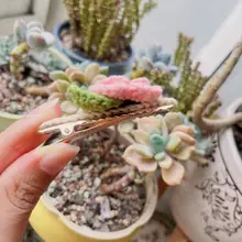 手作り毛糸織りの山茶花デザインヘアクリップ【ブローチ・ヘアバンド付き】