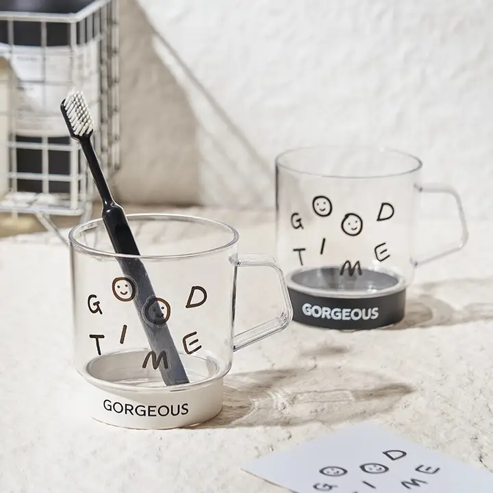 デザイン性豊かなプラスチック製うがいカップ【カートゥーン・シンプル・学生向け】