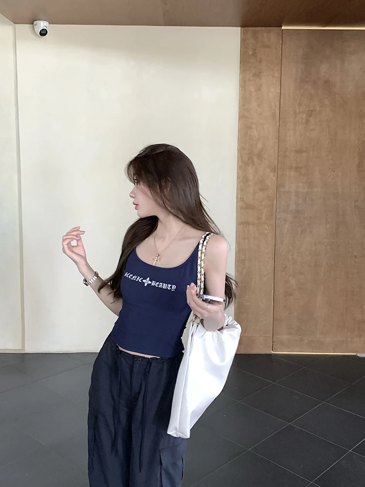 プリント入りイエローブラトップ：夏用セクシースタイルの実用性とデザイン特徴