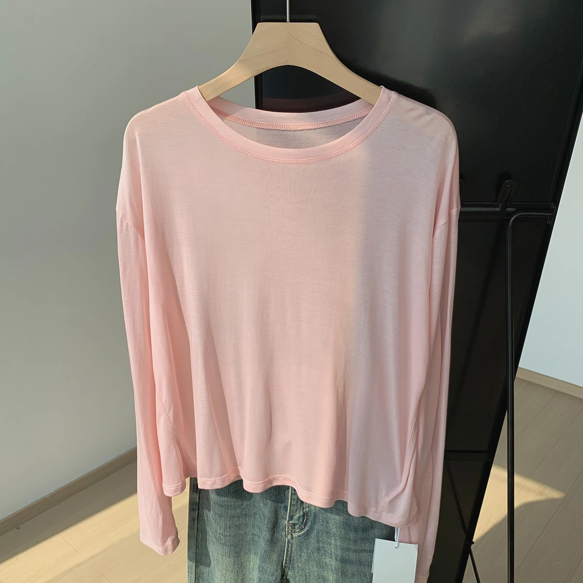 白Tシャツが透ける原因を防ぐための長袖微透防止Tシャツガイド