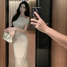 オフショルダーのエレガントなロングドレス【フォーマルシーン向け・スリムフィット】