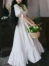 フランス風デザインの高腰フレアワンピース【浮き彫りの質感・スクエアネック・シンプルな白】