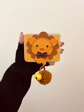 カートゥーンライオンデザインのスマートフォンケース【折りたたみ式・黄皮革風・個性的】（セットアップ対応）